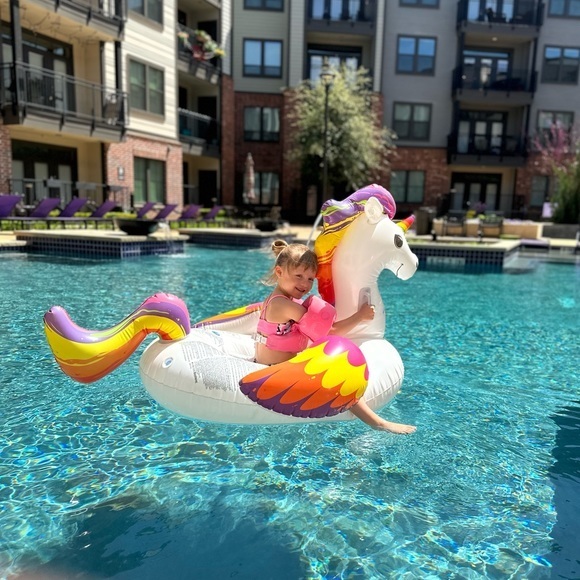 Co-Hosting A Posh Party - READ TO BE CONSIDERED FOR A HOST PICK! - Picture 4 of 16